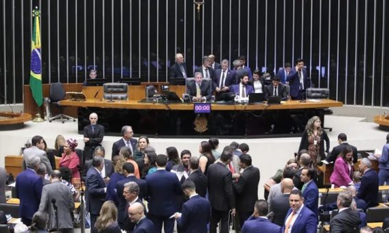 Câmara dos Deputados revoga novo seguro DPVAT e limita bloqueio de emendas