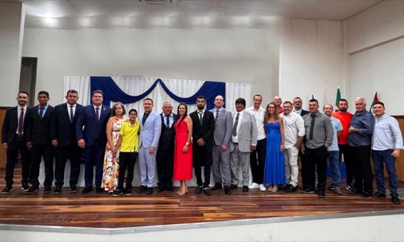Phellipe Brito e João de Neli tomam posse e projetam avanços para Ituaçu