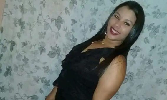 Ciclista morre e outra fica gravemente ferida em acidente com ônibus escolar no Sudoeste da Bahia