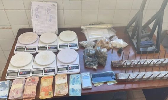 Polícia apreende drogas, armas e dinheiro em operação na Chapada Diamantina