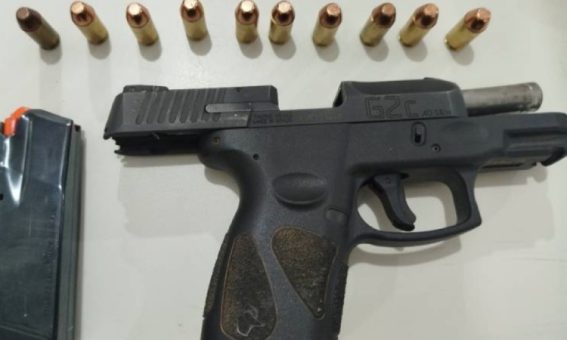 Arma de uso restrito é apreendida pela polícia durante evento em Mirante