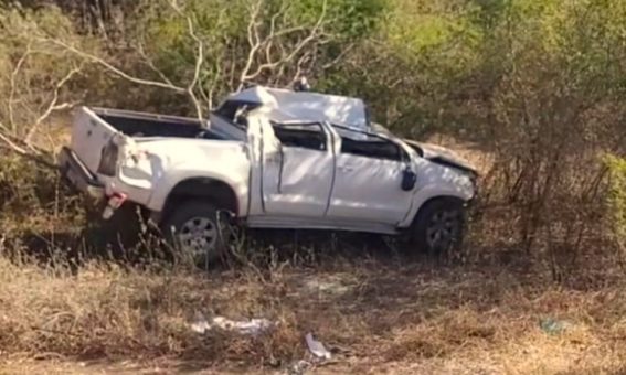 Capotamento na BR-030