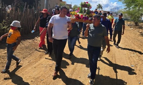 Procissão em homenagem a São Roque