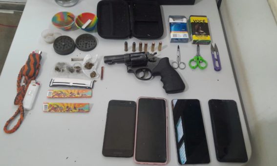 Drogas e arma de fogo