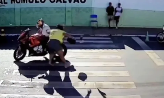 Mulher é atropelada