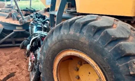 Idoso morre em acidente entre moto e motoniveladora na zona rural de Pindaí 1 Zona rural de Pindaí