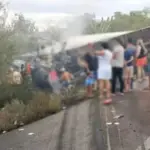 Acidente entre caminhão e van
