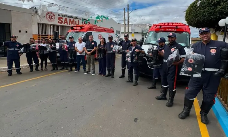 Prefeito de Tanhaçu entrega nova ambulância, EPIs e uniformes ao SAMU 2 SAMU